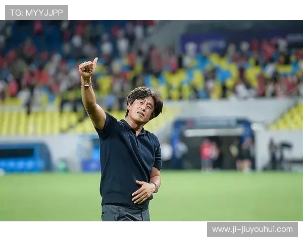 足球场上球员辱骂教练事件引发团队纪律和管理反思